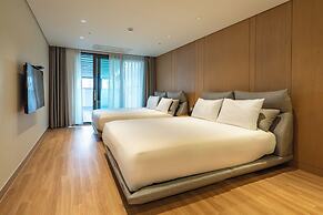 Hotel & Pool Villa Attirance