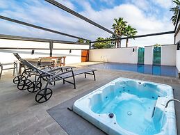 Hotel & Pool Villa Attirance