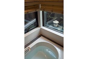 THE MACHIYA VILLA: Sanjo Shirakawa Koji