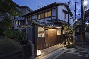 THE MACHIYA VILLA: Sanjo Shirakawa Koji