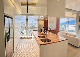 DELUXE HIGHRISE RIVER & CITY VIEW FLATS GYE