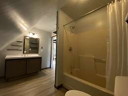 Calm Waters Cabin Resort