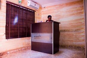 Glass House Suites Annex