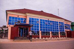 Glass House Suites Annex