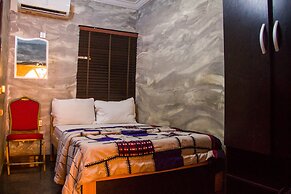 Glass House Suites Annex