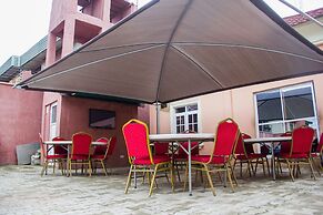 Glass House Suites Annex