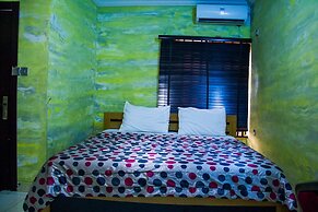 Glass House Suites Annex