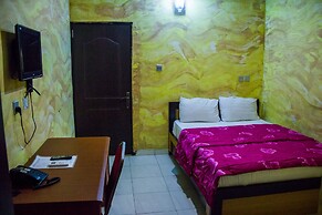 Glass House Suites Annex