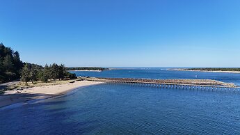 Winchester Bay Inn