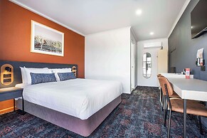 Nightcap at Horse and Jockey Hotel Warwick