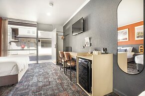 Nightcap at Horse and Jockey Hotel Warwick