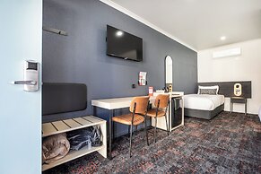 Nightcap at Horse and Jockey Hotel Warwick