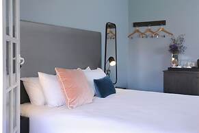 The Stirling Arms Hotel