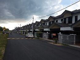 Laman Kurnia Holiday House