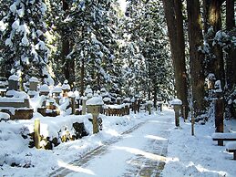 R Guest House - Hostel