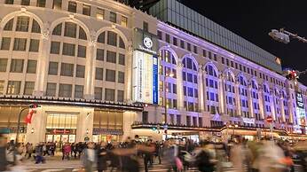 R Guest House - Hostel