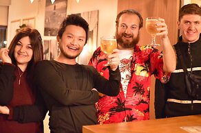 R Guest House - Hostel