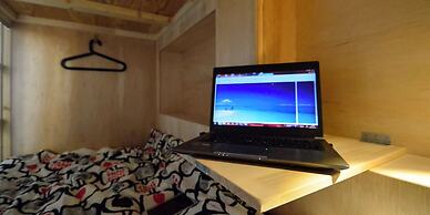 R Guest House - Hostel