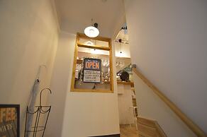 R Guest House - Hostel