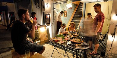 R Guest House - Hostel