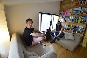 R Guest House - Hostel