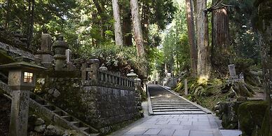 R Guest House - Hostel