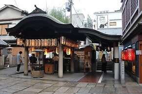 R Guest House - Hostel