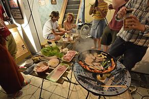 R Guest House - Hostel