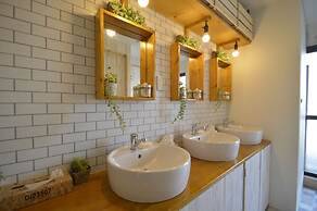 R Guest House - Hostel