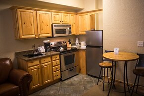 Enormous Condo with Stunning Mountain Views by RedAwning - Save 20% on