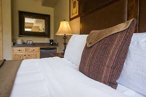 Enormous Condo with Stunning Mountain Views by RedAwning - Save 20% on