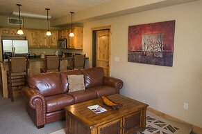 Enormous Condo with Stunning Mountain Views by RedAwning - Save 20% on