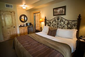 Enormous Condo with Stunning Mountain Views by RedAwning - Save 20% on