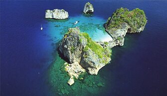 Lanta Hostel - Adults Only