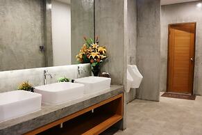 Lanta Hostel - Adults Only