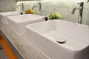 Lanta Hostel - Adults Only