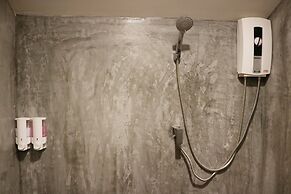 Lanta Hostel - Adults Only