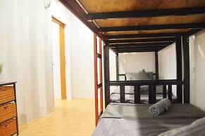 Lanta Hostel - Adults Only