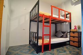 Lanta Hostel - Adults Only