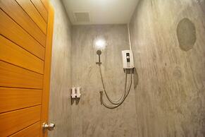 Lanta Hostel - Adults Only