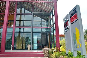 Lanta Hostel - Adults Only