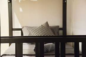 Lanta Hostel - Adults Only