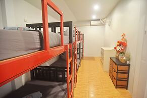 Lanta Hostel - Adults Only