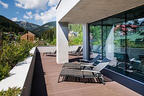 Hotel Pecr Well