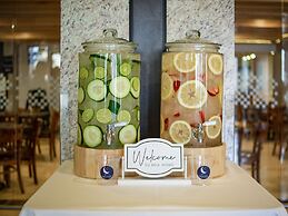 Hotel Mesaluna Near American Consulate