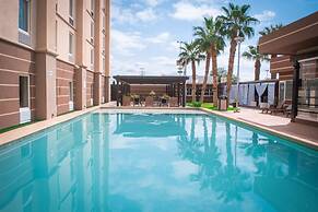 Hotel Mesaluna Near American Consulate