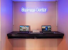 Hotel Mesaluna Near American Consulate