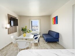 Hotel Mesaluna Near American Consulate