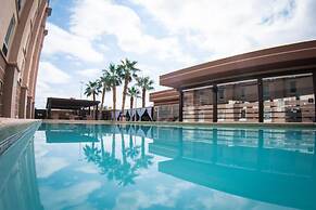 Hotel Mesaluna Near American Consulate