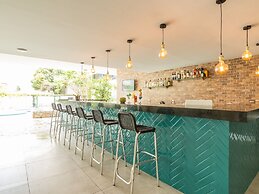 EL ARAM BEACH & CONVENTION